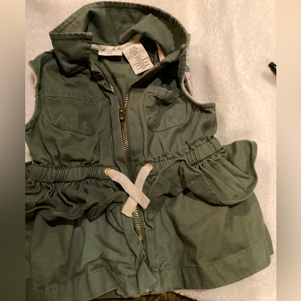 ASPEN KIDS KHAKI GREEN SLEEVELESS ZIP ELASTIC TIE VEST SZ. 24M